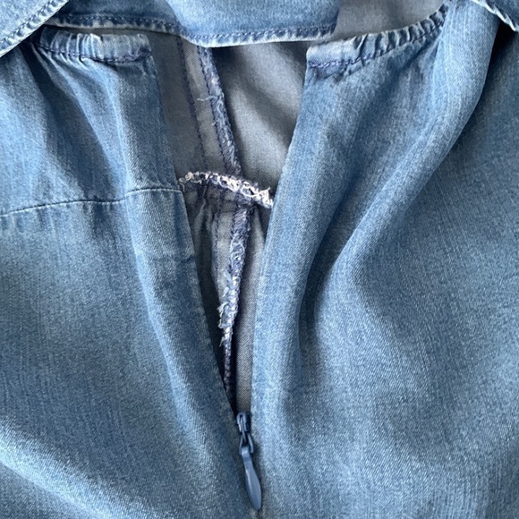 HIGHLINE Collection Ruffled Blue Blouse Size M #058 - Picture 7 of 8